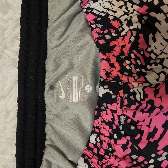 Nike Girls Dri-fit shorts - Picture 5 of 5